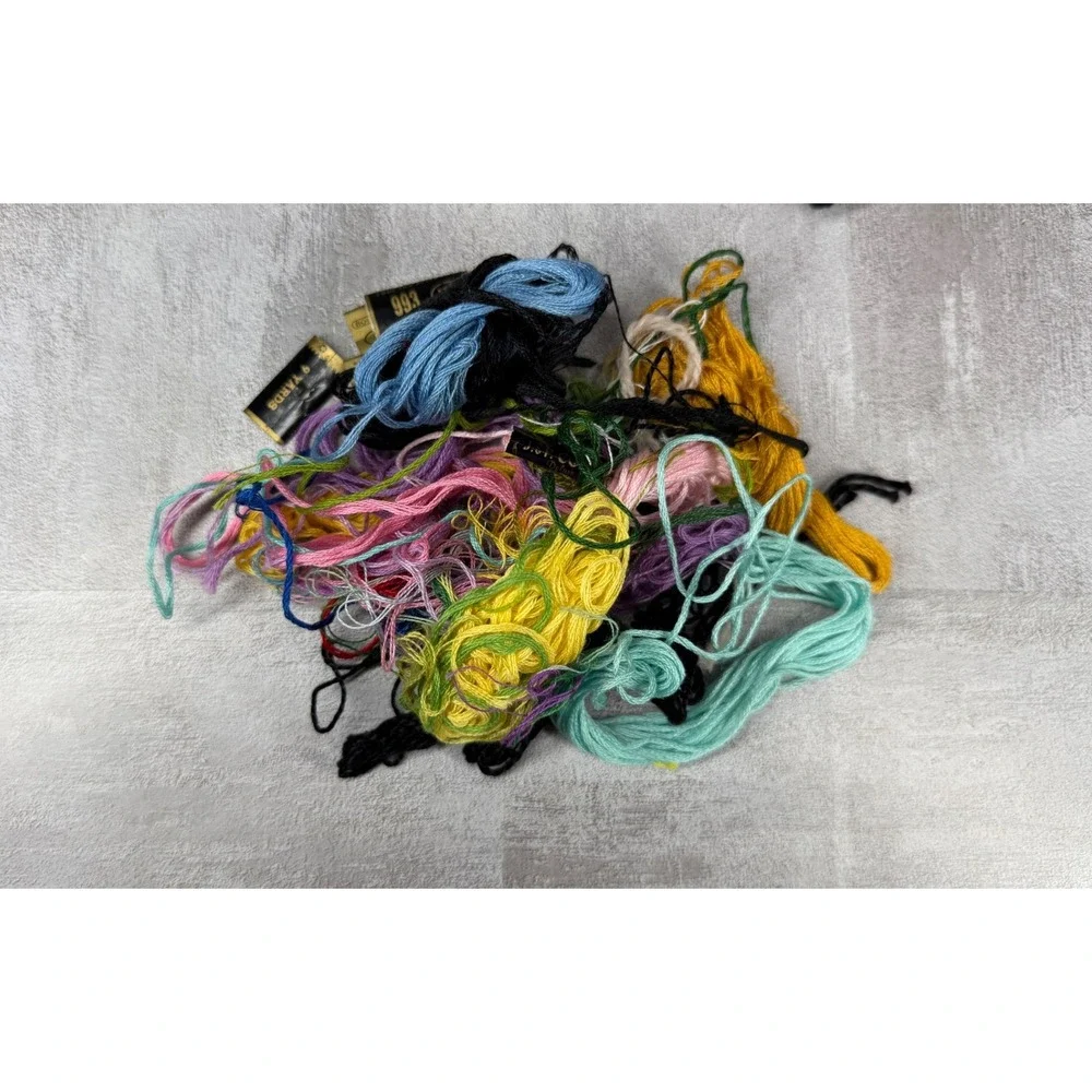 Vintage Darice Embroidery Floss Lot Storage Case DMC JP Assorted Colors Bobbins